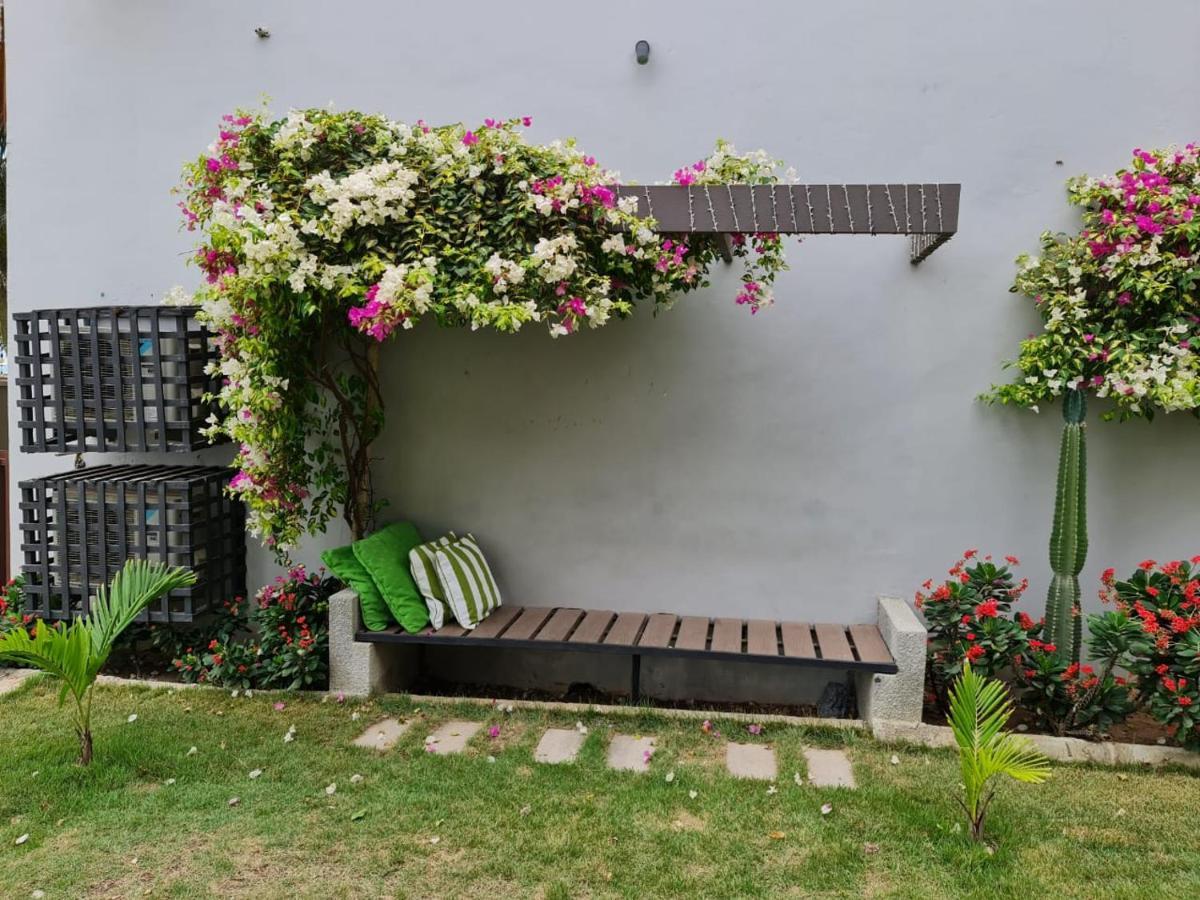 Serenity Residences & Spa - Kokrobite Beach ภายนอก รูปภาพ